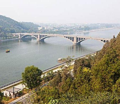 洛阳大桥今日头条,见证历史变迁，洛阳地标建筑焕新风采